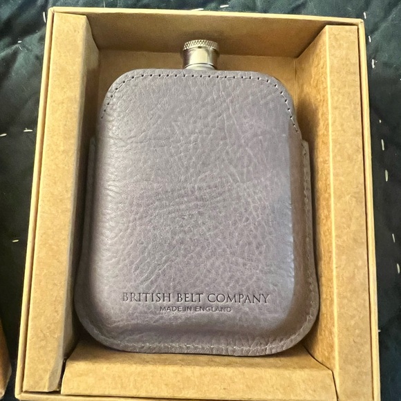 British Belt Company Flask with leather Sleeve - Picture 2 of 3